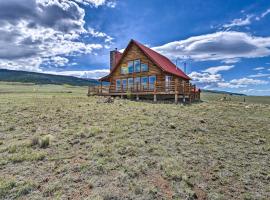 Secluded Fairplay Rocky Mountain Hideaway with Views，位于费尔普莱的酒店