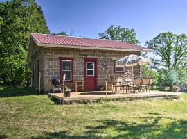 Rural Pine River Cabin Snowmobile and Snowshoe，位于Pine River的酒店