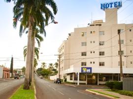 IPÊ PLAZA HOTEL LTDA，位于伊通比亚拉布里萨斯湖附近的酒店