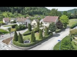 Logement au calme dans une maison.