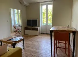 AU COEUR DES SOURCES - Face aux Parcs & Thermes - Hypercentre