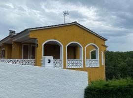 Charming 8-Bed Villa in Girona，位于赫罗纳的酒店