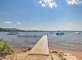 White Mountains Escape with Hot Tub and Fire Pit!，位于Ossipee的酒店