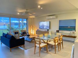 Azuero Lodge: Luxury Beachfront condo- Playa Venao，位于普拉纳维瑙的木屋