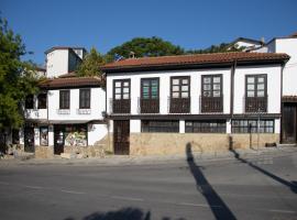 Старата баkалия The old grocery, guest rooms，位于巴尔奇克的住宿加早餐旅馆