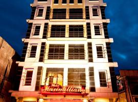 马克西米利酒店，位于丹戎巴來卡里汶的酒店