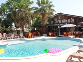 Le Banana's Hotel，位于阿莱里亚的酒店