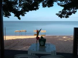 Chalés Casa de Vidro，位于阿尔特杜尚的酒店