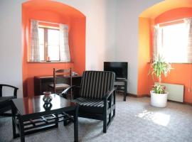 Hotel and Restaurant Tapas y Copas，位于洛乌尼的酒店
