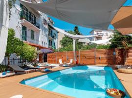 Evala luxury rooms with pool and garden，位于斯普利特的带按摩浴缸的酒店