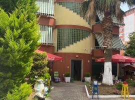 Hotel Durres Vila 53，位于都拉斯的住宿加早餐旅馆