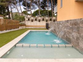 Albana Apartaments Turístics，位于莱斯卡拉的带泳池的酒店