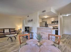 Condo By Pinehurst Golf Course with Peaceful Patio，位于派恩赫斯特的酒店