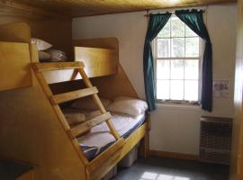 HI Mosquito Creek - Wilderness Hostel，位于路易斯湖的酒店
