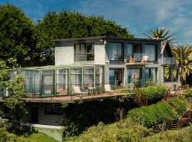 Espectacular villa al borde del mar，位于林克勒斯的酒店