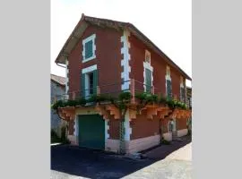 Maison au bord de la Rivière Dronne en Périgord Vert