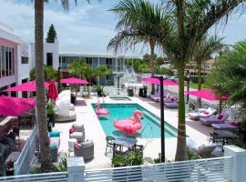 The Saint Hotel，位于圣徒皮特海滩Boca Ciega Bay Aquatic Preserve附近的酒店