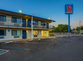 雷德布拉夫6号汽车旅馆，位于雷德布拉夫的酒店