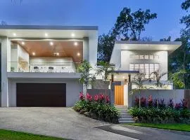 Canopy Views Luxury Holiday House Palm Cove