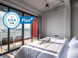 Arch39 Phuket Beach Front - SHA Plus，位于查龙的酒店