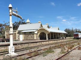 Burra Railway Station BnB，位于Burra的酒店