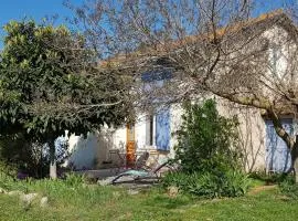 Petite maison refaite à neuf dans mas du 19ème siècle