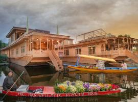 WelcomHeritage Gurkha Houseboats，位于Srīnagar的酒店