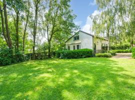Secluded Holiday Home in Ulestraten with Garden，位于Ulestraten的酒店