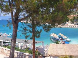 EMAR Beachfront Hotel Ksamil，位于卡萨米尔的酒店