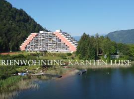 Ferienwohnung Kärnten Luise direkt am Ossiacher See，位于菲拉赫的海滩短租房