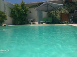 Chambre direct piscine，位于塔朗斯的酒店