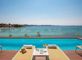 Dedaj Resort - Villa Tina，位于扎达尔的带泳池的酒店