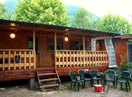 VAKANTIEHUIS CASASinPORLEZZA - Camping Italië，位于波尔莱扎的露营地