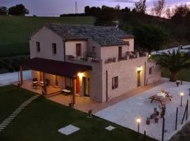 Casa Montefiore 13 Girasoli LT nella tranquilla campagna Marchigiana