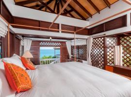 Baan Khunying - Secluded Phuket Beachfront Villa，位于拉威海滩的酒店