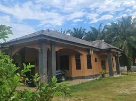 Enalys Homestay untuk orang islam sahaja，位于Kampung Bota Kiri的度假屋