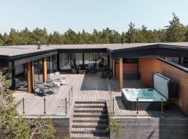 Seija's Modern Secluded Villa with Jacuzzi & Sauna，位于Taivassalo的度假屋