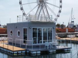 House Boat Rimini Resort，位于里米尼的酒店