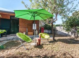 HOLIDAY HOUSE SUNRISE SPERLONGA- Giardino-50m mare-Park gratuito e Portico，位于斯佩隆加的酒店