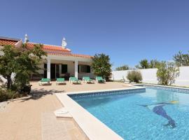 Villa Monte Bixo - Free WIFI . Swimmning Pool - BY BEDZY，位于Assumadas的别墅