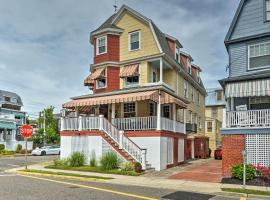 Striking Cape May Getaway, Steps From the Beach!，位于五月岬郡的乡村别墅