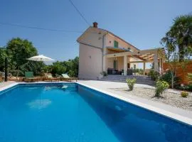 Crassula Summer Villa with Private Pool