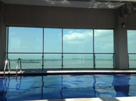 River View Suites Guayaquil，位于瓜亚基尔Puerto Roma附近的酒店