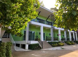 Somrudee Resort，位于坤西育府的酒店