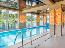 Osrodek Wypoczynkowy Lesniczówka & Elias SPA，位于伊斯泰布纳的酒店