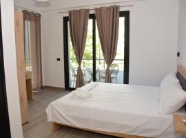 Lungomare private rooms，位于伏罗拉的公寓式酒店