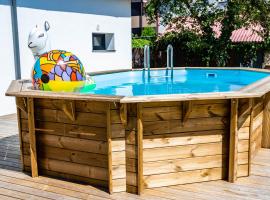 Dom Belona z prywatnym podgrzewanym basen i jacuzzi，位于帕克的酒店