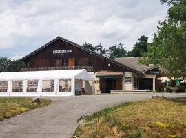 Hôtel Les Golieres avec WC et sdb individuelles, tv, WiFi, bar restaurant et parking poids lourd，位于Chavanod的酒店