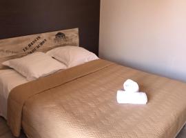 Hôtel LE 28，位于萨泽克斯的酒店