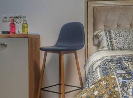 Skyline by Nights & Smiles，位于图兹拉的酒店